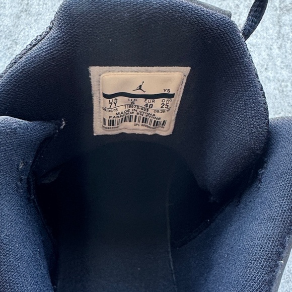 Jordan Kids Sneakers Black and Pink - Picture 6 of 6